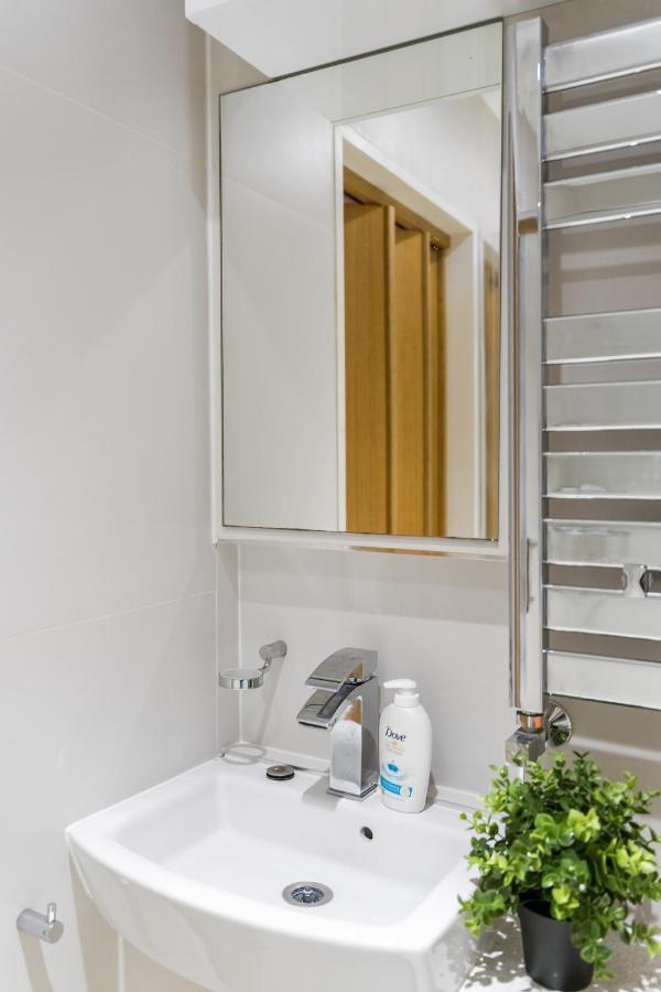 Chic 3 Bed Apartment Near London Bridge With Balcony 外观 照片